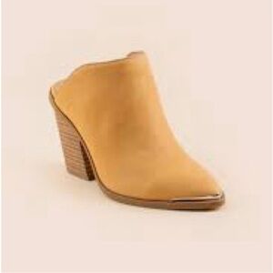 DV Dolce Vita Western tan Nautry mules with stacked heel and silver tip
